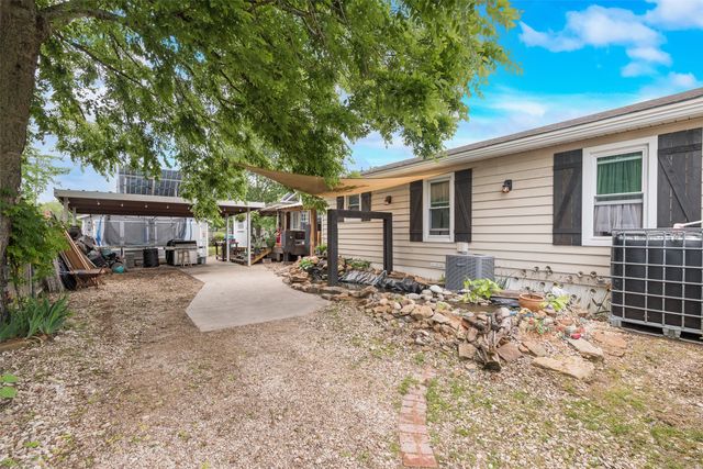 405 Pecan Street, Forreston, TX 76041