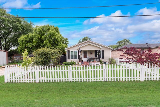 405 Pecan Street, Forreston, TX 76041