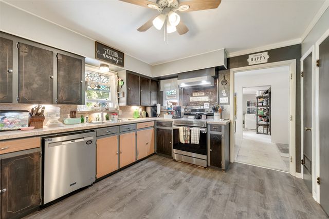 405 Pecan Street, Forreston, TX 76041