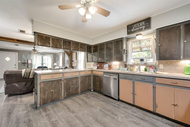 405 Pecan Street, Forreston, TX 76041