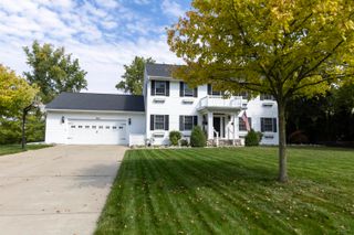 5800 Dunrovin Drive, Saginaw, MI 48638