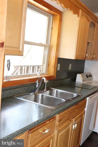 20 BIRCH ST, Lake Harmony, PA 18624