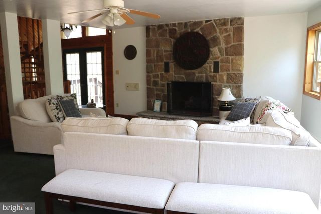 20 BIRCH ST, Lake Harmony, PA 18624