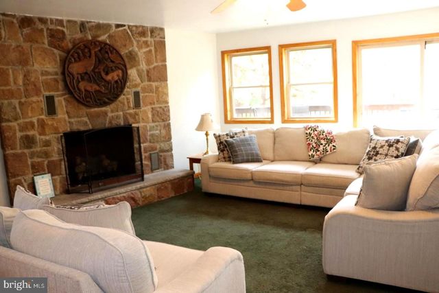 20 BIRCH ST, Lake Harmony, PA 18624