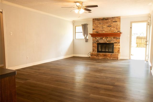 1918 Crystal Springs Drive, Houston, TX 77339