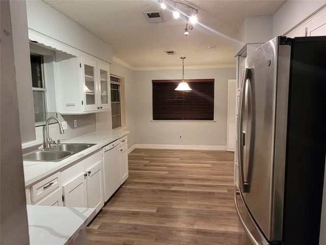 1918 Crystal Springs Drive, Houston, TX 77339