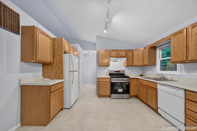 1518 E Mcmillan Road, Dalton Twp, MI 49445