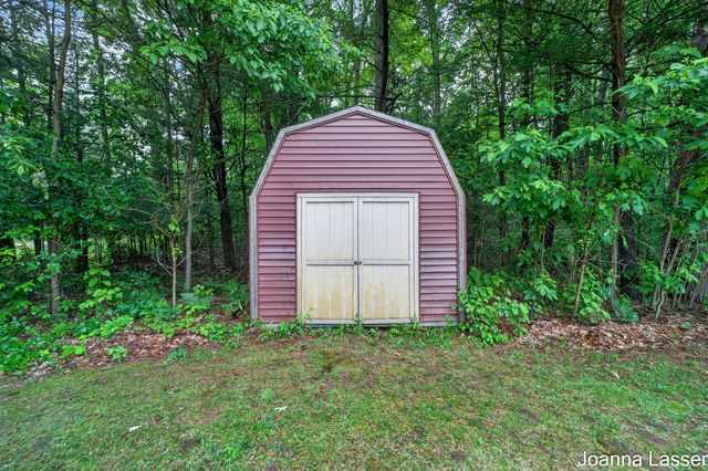 1518 E Mcmillan Road, Dalton Twp, MI 49445