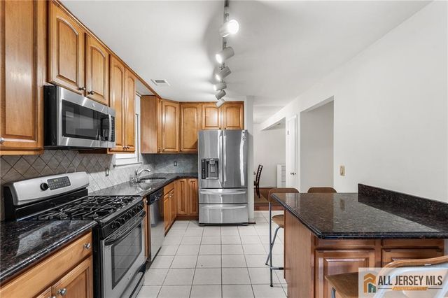 92 Woodbury Road, Edison, NJ 08820