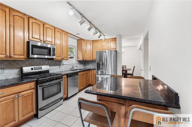92 Woodbury Road, Edison, NJ 08820