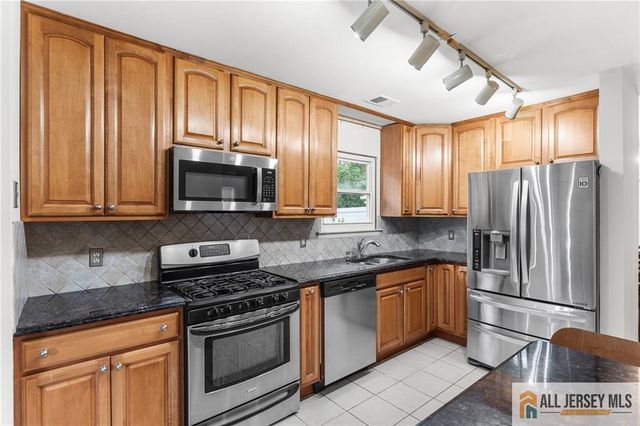 92 Woodbury Road, Edison, NJ 08820