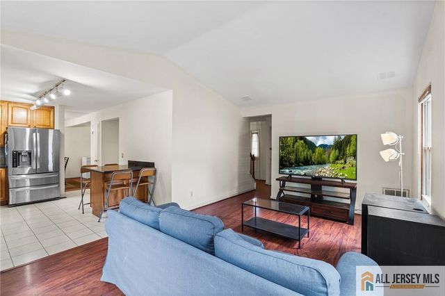 92 Woodbury Road, Edison, NJ 08820