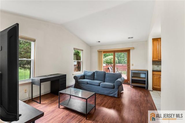 92 Woodbury Road, Edison, NJ 08820