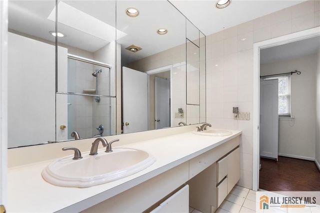92 Woodbury Road, Edison, NJ 08820