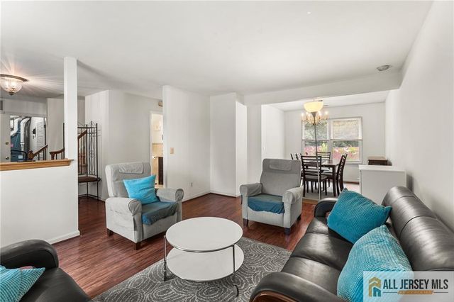 92 Woodbury Road, Edison, NJ 08820