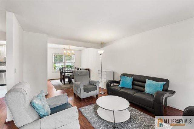 92 Woodbury Road, Edison, NJ 08820