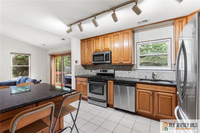 92 Woodbury Road, Edison, NJ 08820