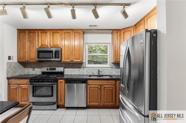 92 Woodbury Road, Edison, NJ 08820