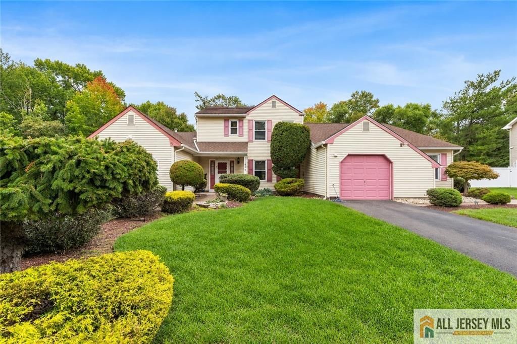 92 Woodbury Road, Edison, NJ 08820