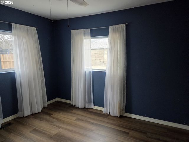 2402 N SPRUCE St, La Grande, OR 97850