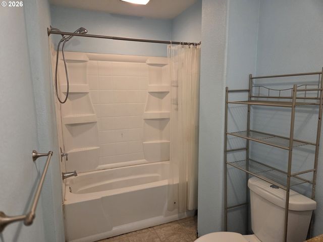 2402 N SPRUCE St, La Grande, OR 97850