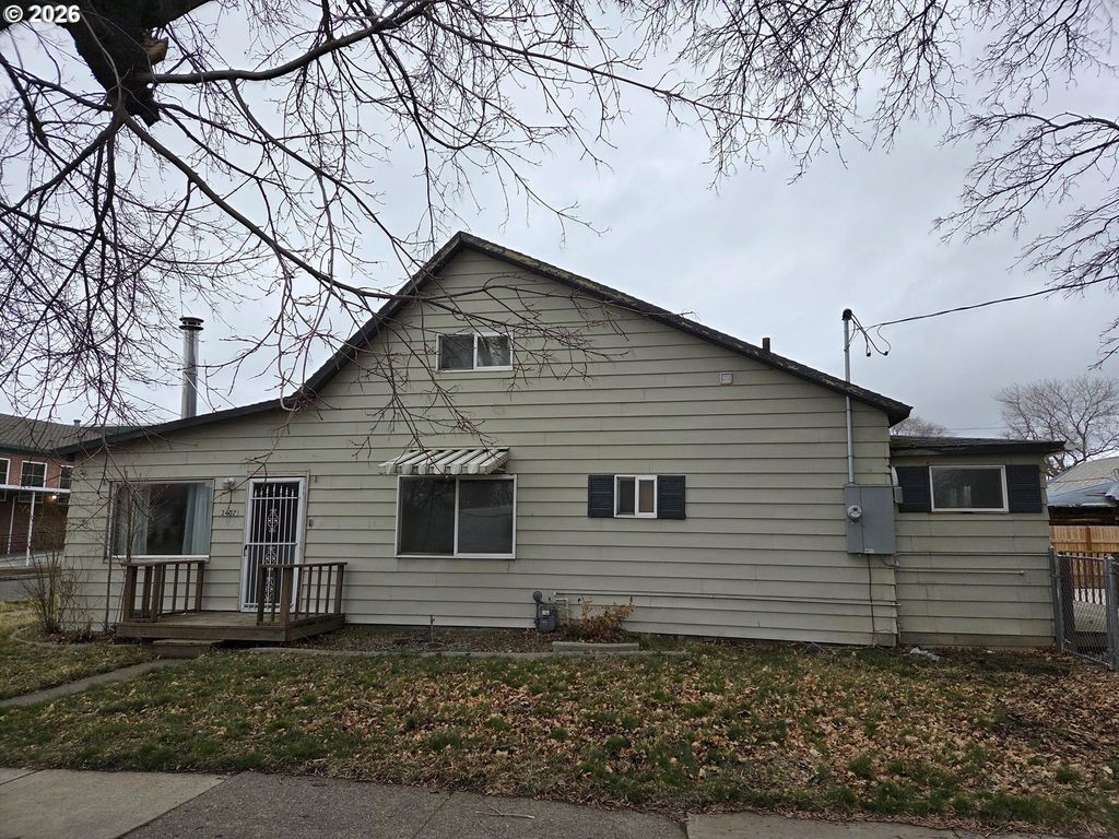 2402 N SPRUCE St, La Grande, OR 97850