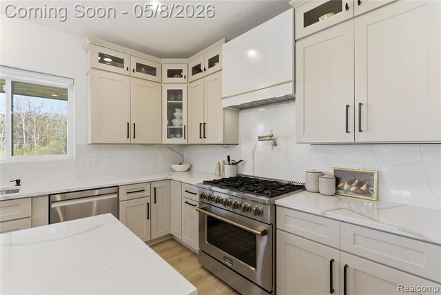 56056 Barnes Court, Macomb, MI 48042