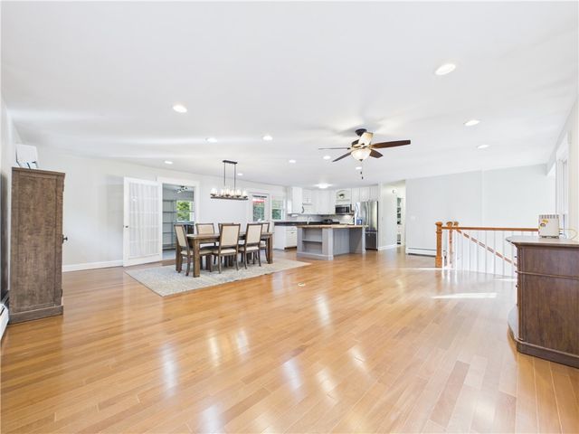 11 Winsor Park Way, Glocester, RI 02857