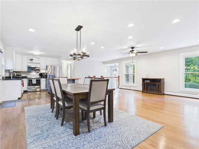 11 Winsor Park Way, Glocester, RI 02857