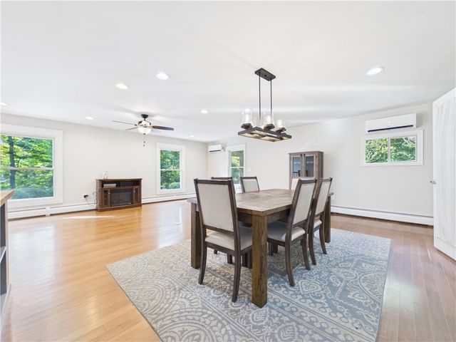 11 Winsor Park Way, Glocester, RI 02857