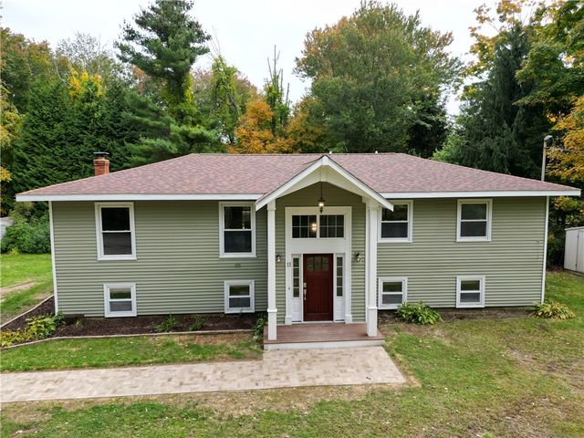 11 Winsor Park Way, Glocester, RI 02857
