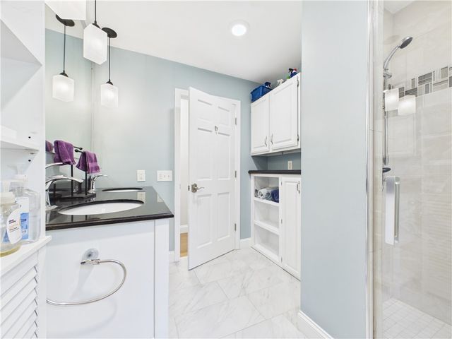 11 Winsor Park Way, Glocester, RI 02857