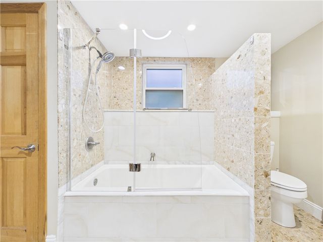 11 Winsor Park Way, Glocester, RI 02857