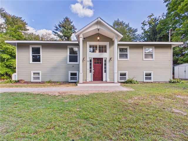 11 Winsor Park Way, Glocester, RI 02857