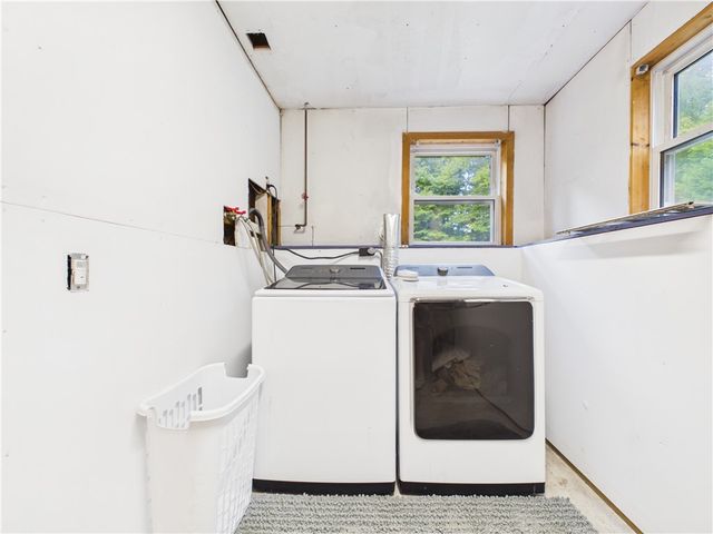 11 Winsor Park Way, Glocester, RI 02857