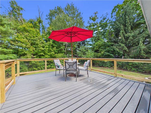 11 Winsor Park Way, Glocester, RI 02857