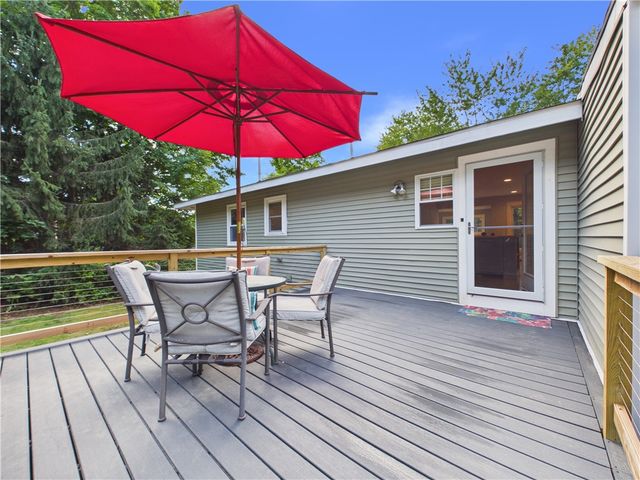 11 Winsor Park Way, Glocester, RI 02857