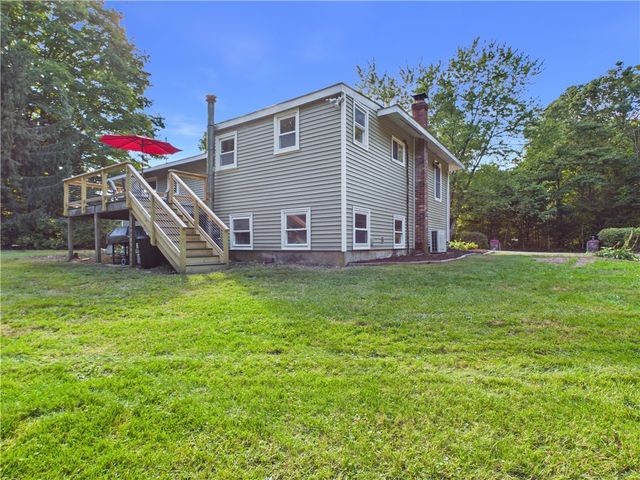 11 Winsor Park Way, Glocester, RI 02857