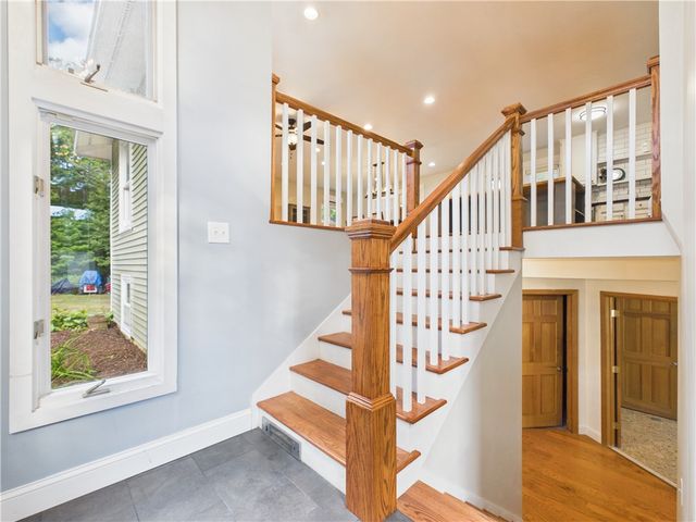 11 Winsor Park Way, Glocester, RI 02857