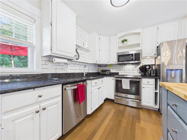 11 Winsor Park Way, Glocester, RI 02857