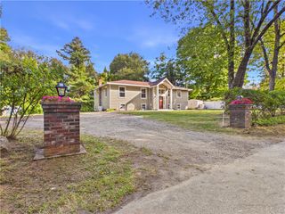 11 Winsor Park Way, Glocester, RI 02857
