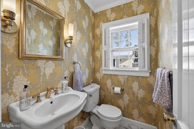 100 COUNTRY CLUB CIR, Winchester, VA 22602