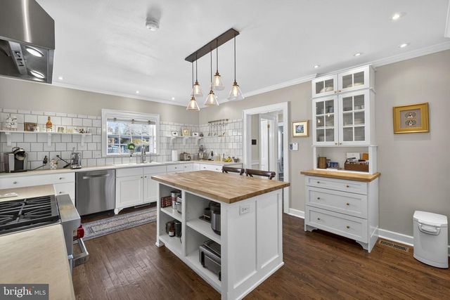 100 COUNTRY CLUB CIR, Winchester, VA 22602