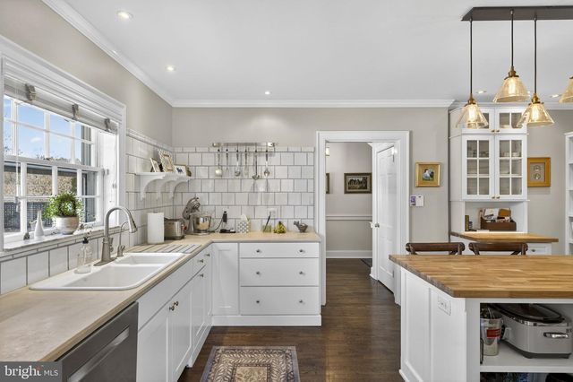 100 COUNTRY CLUB CIR, Winchester, VA 22602