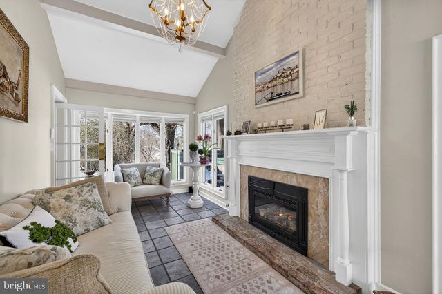 100 COUNTRY CLUB CIR, Winchester, VA 22602