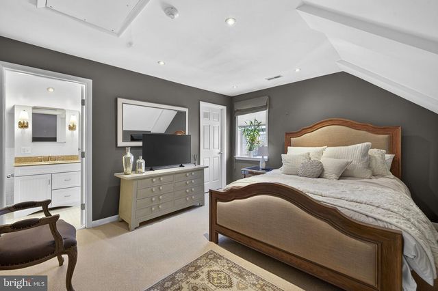 100 COUNTRY CLUB CIR, Winchester, VA 22602