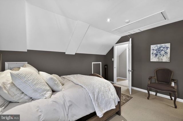 100 COUNTRY CLUB CIR, Winchester, VA 22602