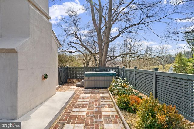 100 COUNTRY CLUB CIR, Winchester, VA 22602