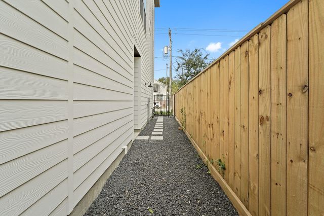 1108 Brooks Street, Houston, TX 77009