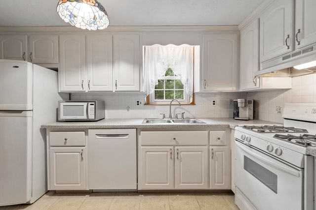 7 Susan Dr, North Reading, MA 01864